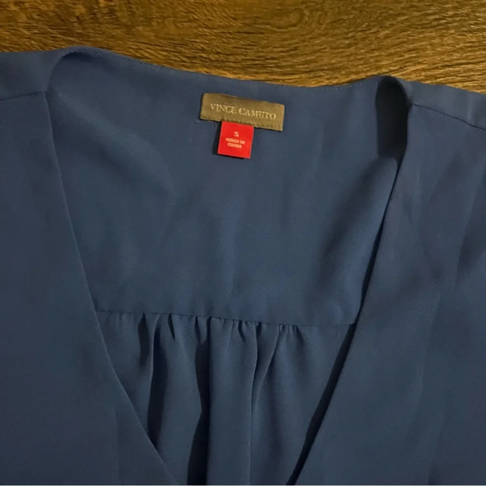 Vince Camuto Elegant Blue Women's Top frilly sleeve small Royal - Picture 2 of 4